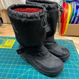 Kamik winter boots. Size 7. Women’s Navy
